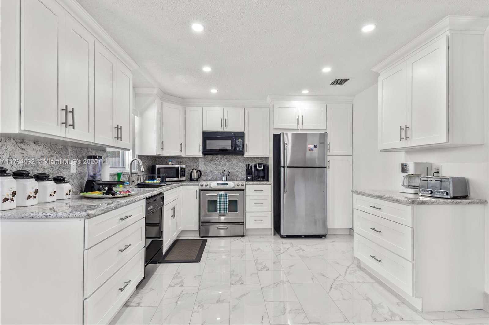 Small Image of 1031 SOUTH EAST 14TH DR, Deerfield Beach Number 6