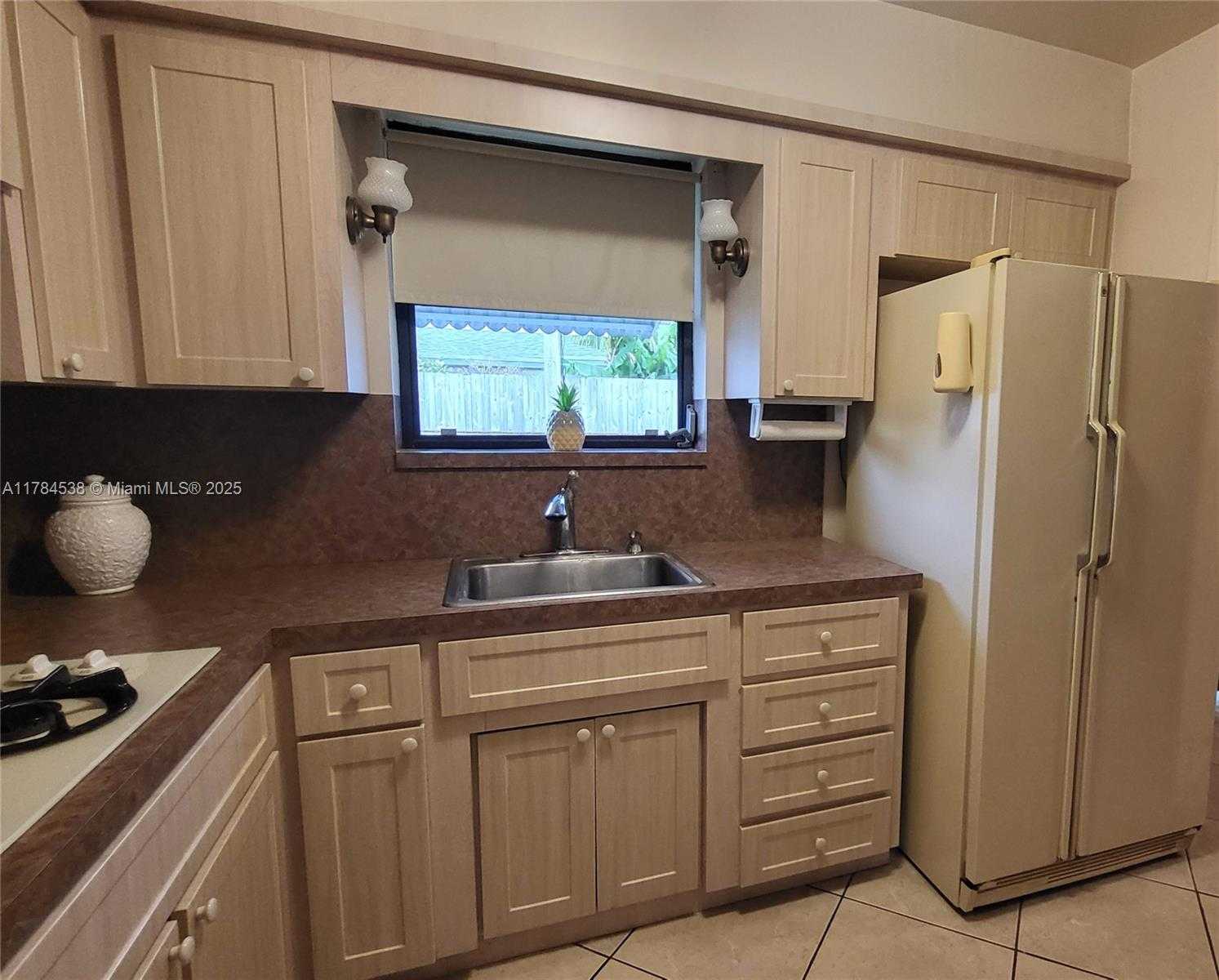 Small Image of 521 NORTH 70TH WAY, Hollywood Number 12