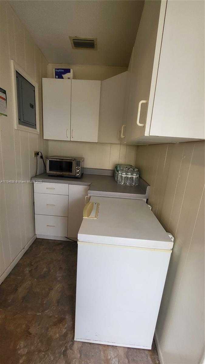 Small Image of 521 NORTH 70TH WAY, Hollywood Number 14