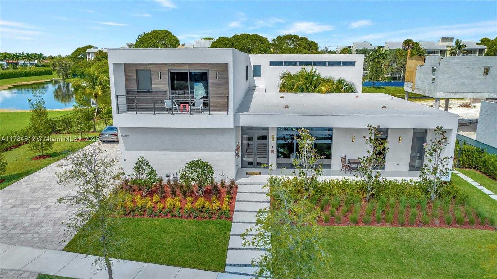 Small Image of 16709 NORTH BOTANIKO DR, Weston Number 2