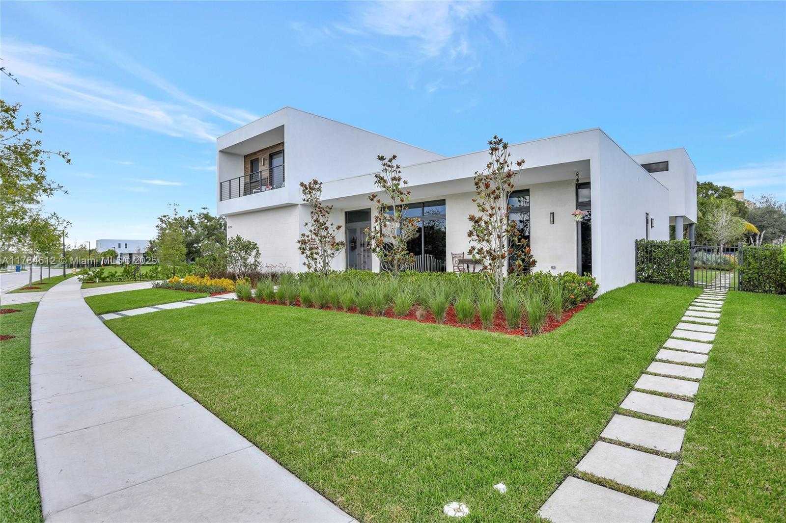 Small Image of 16709 NORTH BOTANIKO DR, Weston Number 3