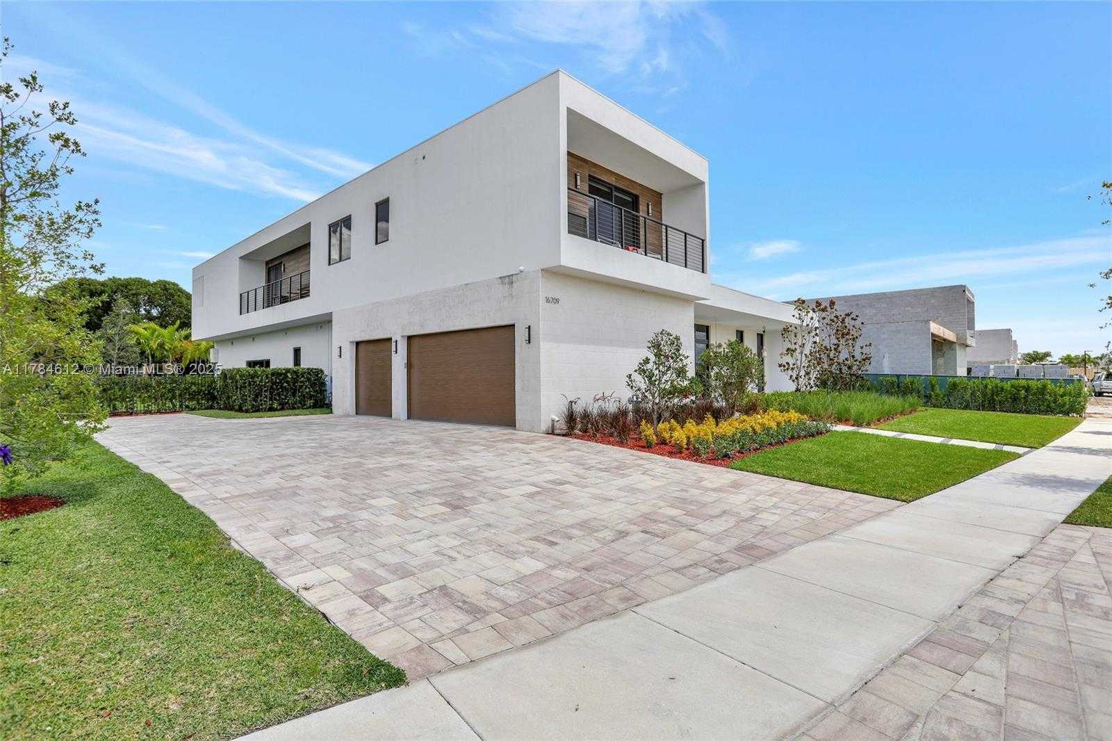 Small Image of 16709 NORTH BOTANIKO DR, Weston Number 61