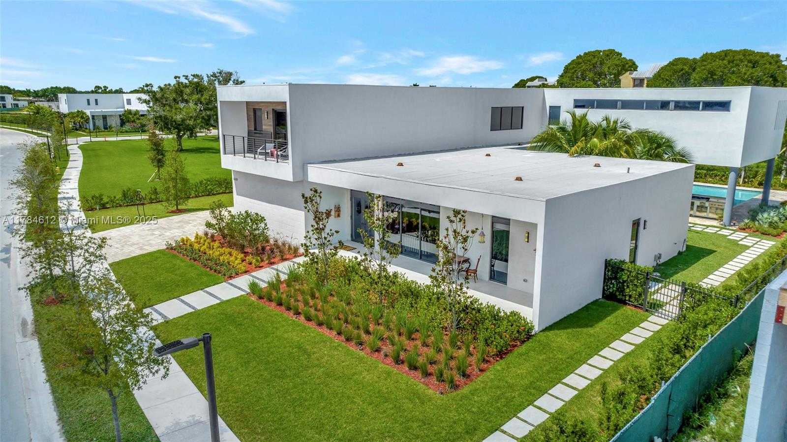 Small Image of 16709 NORTH BOTANIKO DR, Weston Number 62