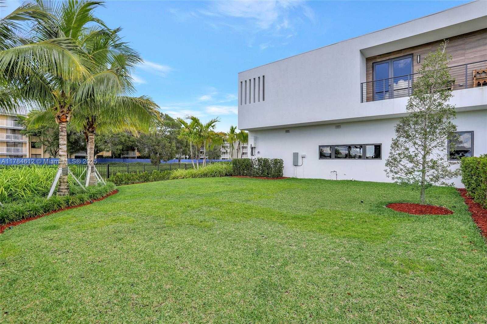 Small Image of 16709 NORTH BOTANIKO DR, Weston Number 70