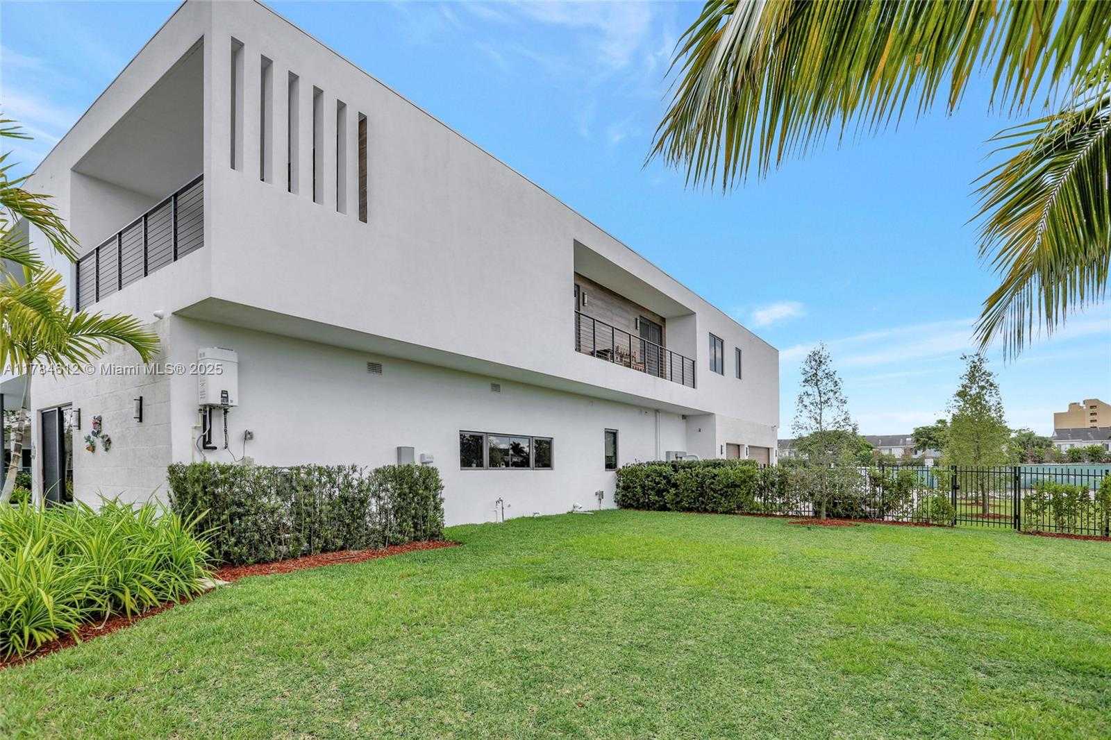 Small Image of 16709 NORTH BOTANIKO DR, Weston Number 71