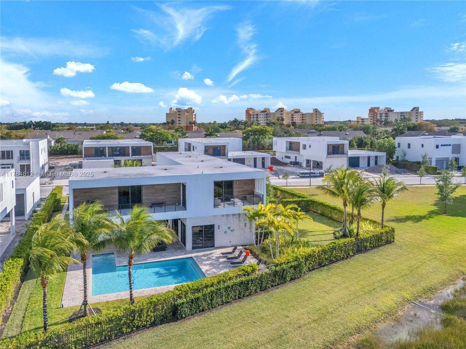 Small Image of 16709 NORTH BOTANIKO DR, Weston Number 75