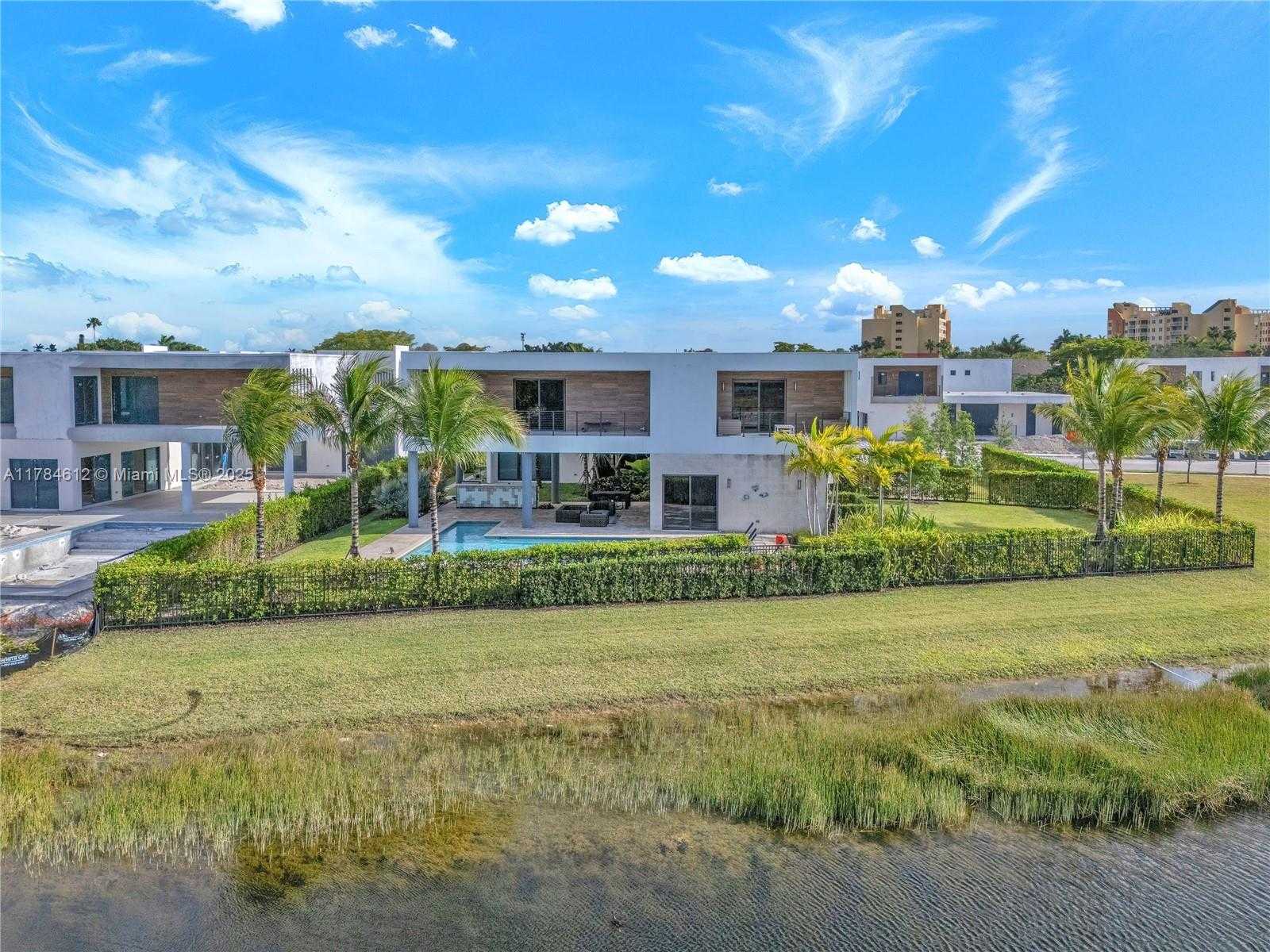 Small Image of 16709 NORTH BOTANIKO DR, Weston Number 77