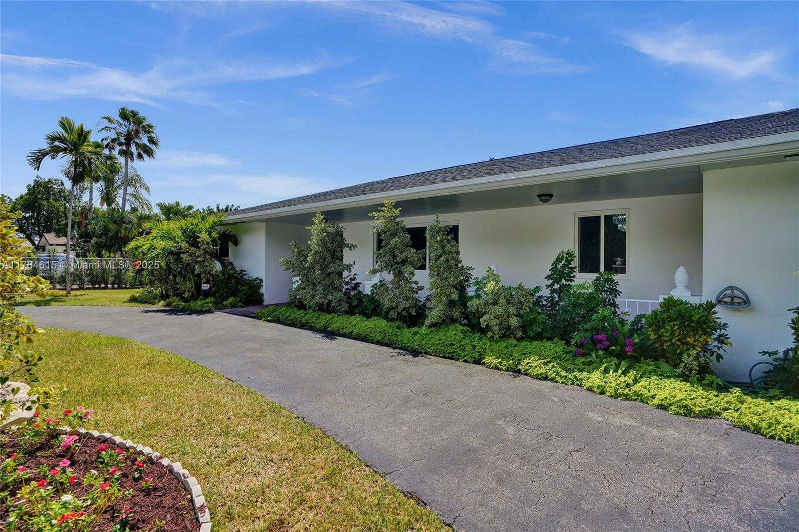 Small Image of 7360 SOUTH WEST 120TH ST, Pinecrest Number 15
