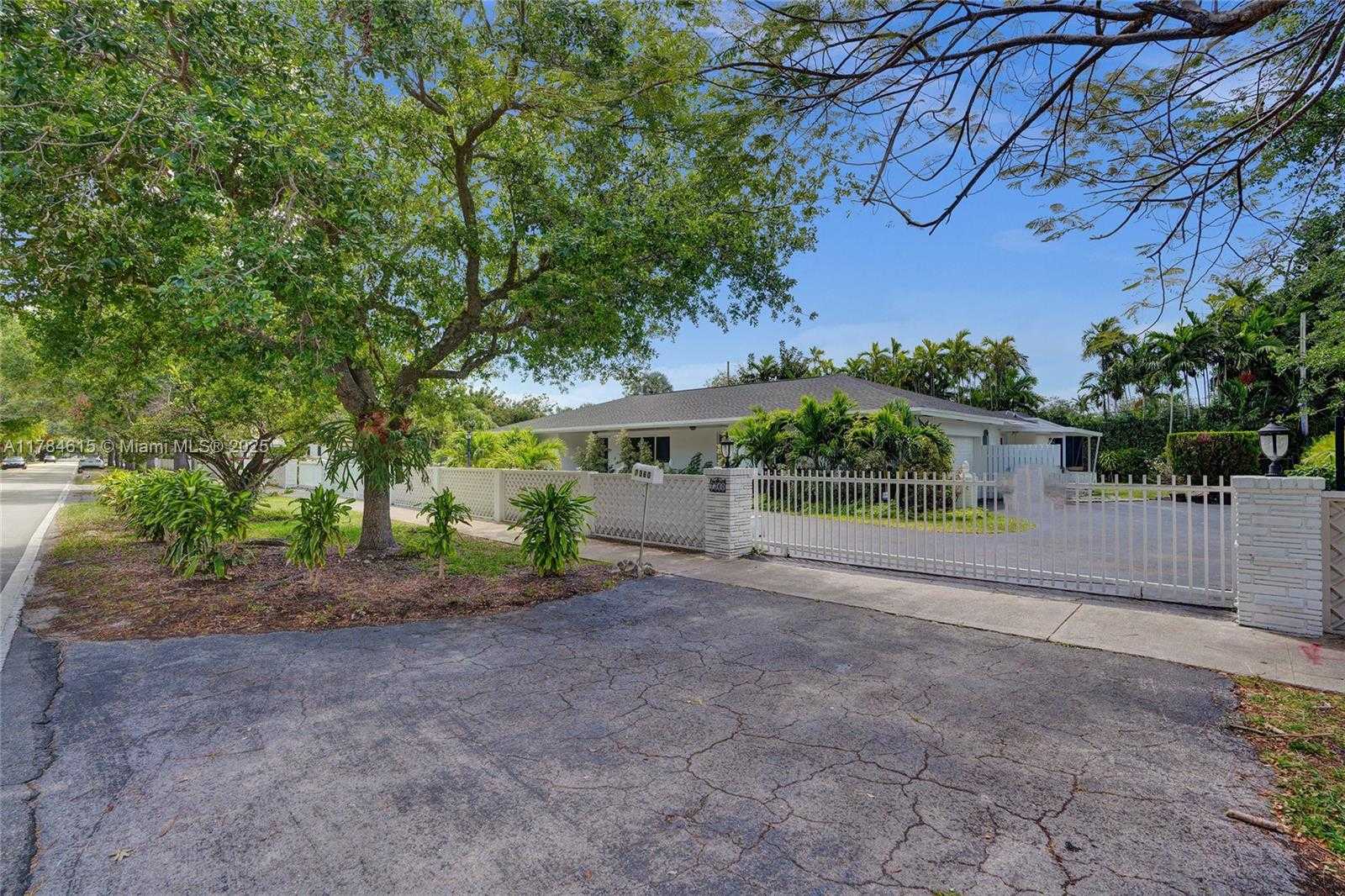 Small Image of 7360 SOUTH WEST 120TH ST, Pinecrest Number 16