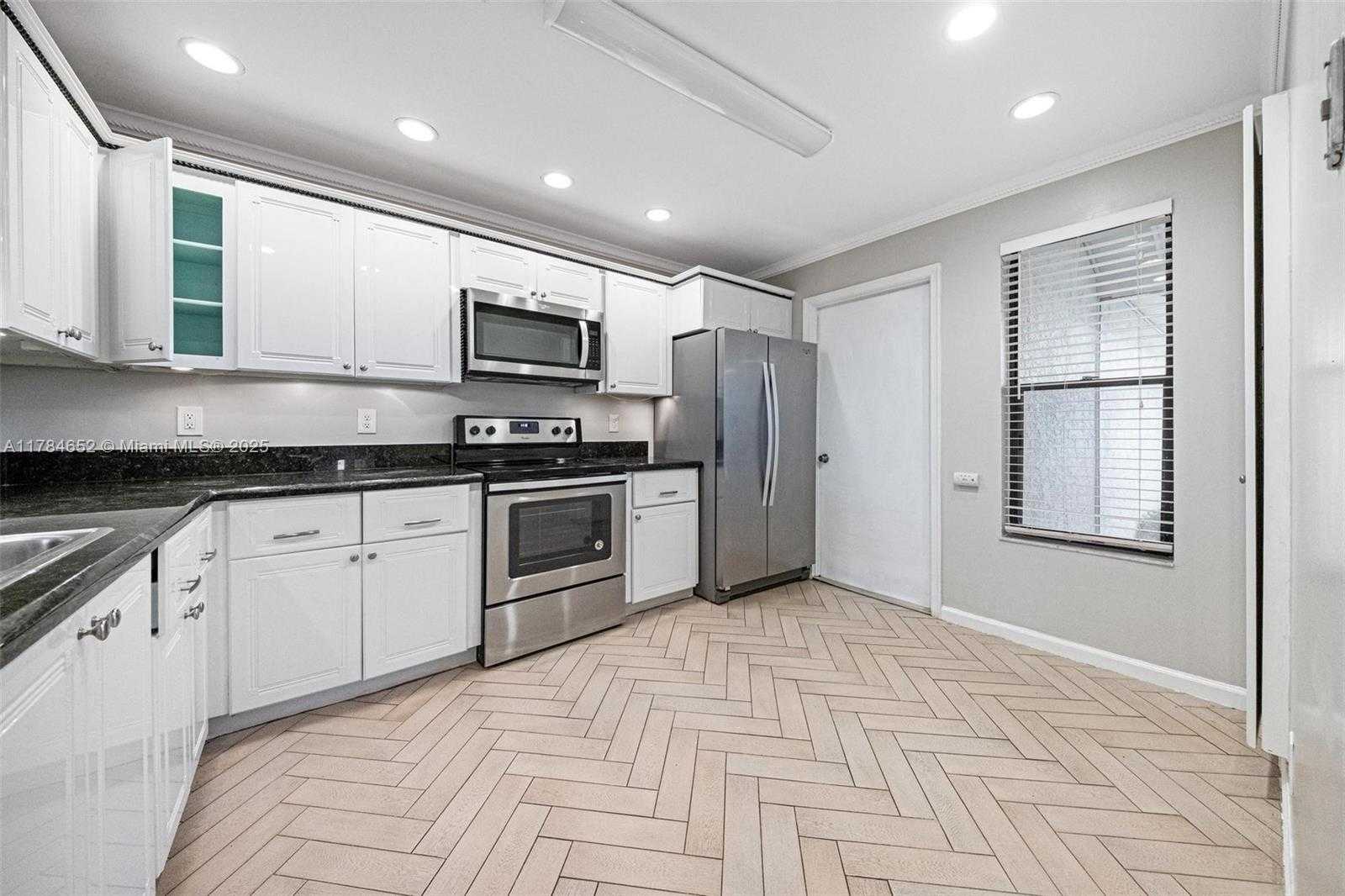 Small Image of 19476 CAROLINA CIR, Boca Raton Number 13