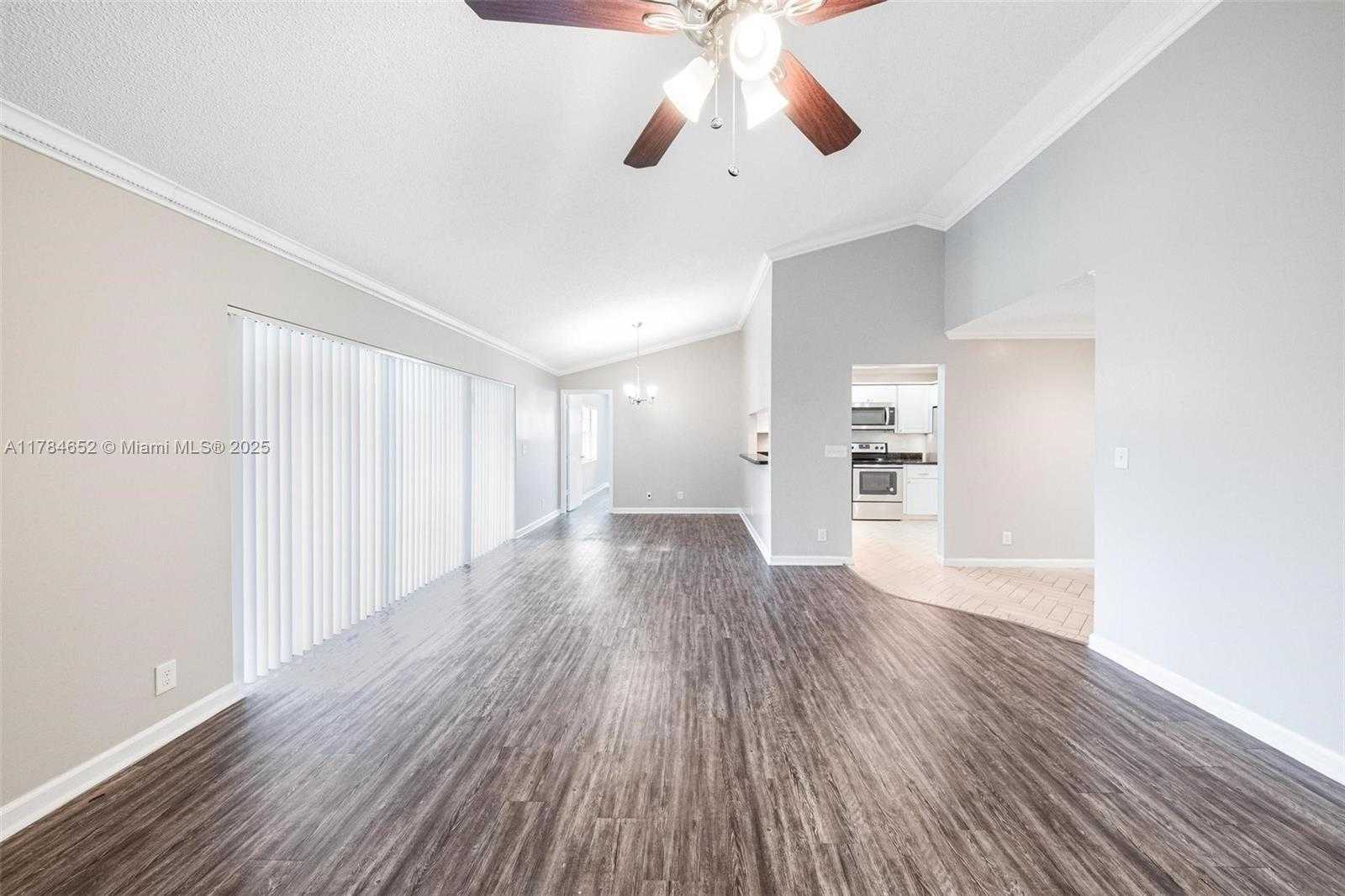 Small Image of 19476 CAROLINA CIR, Boca Raton Number 19