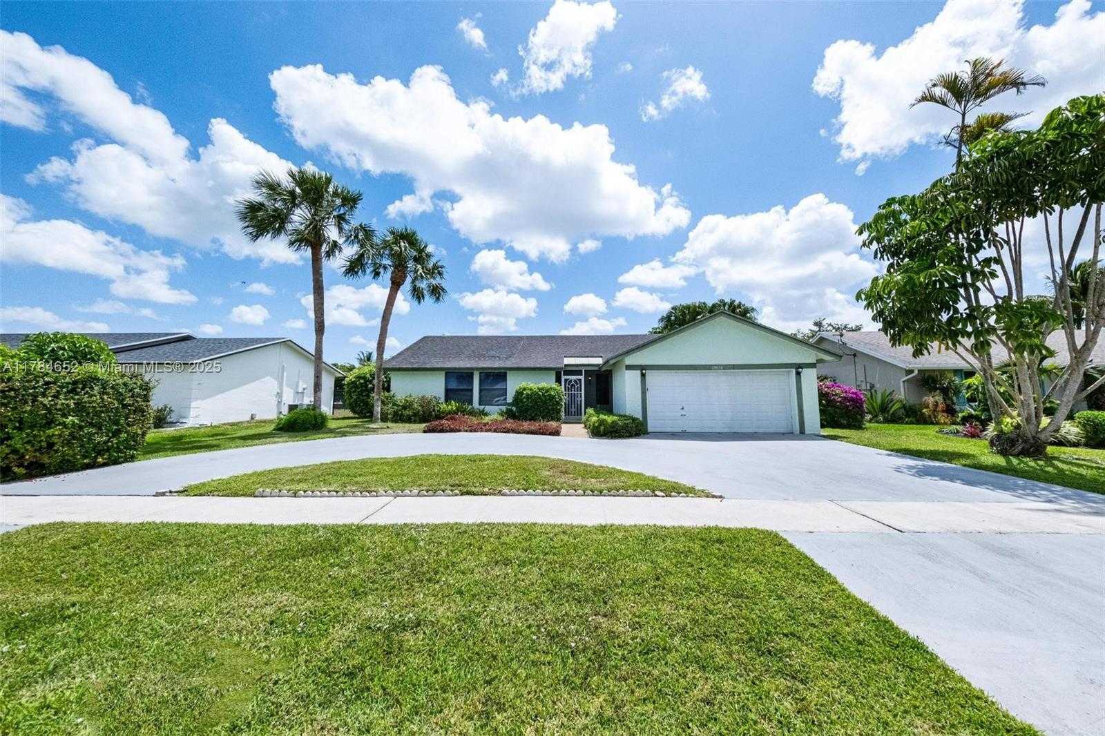 Small Image of 19476 CAROLINA CIR, Boca Raton Number 2