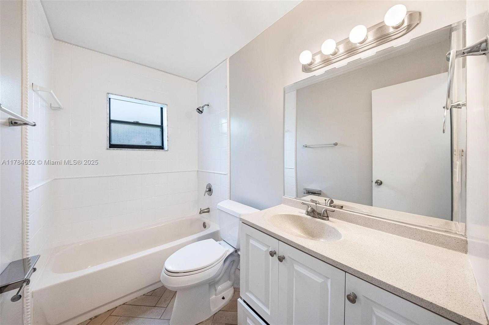 Small Image of 19476 CAROLINA CIR, Boca Raton Number 28