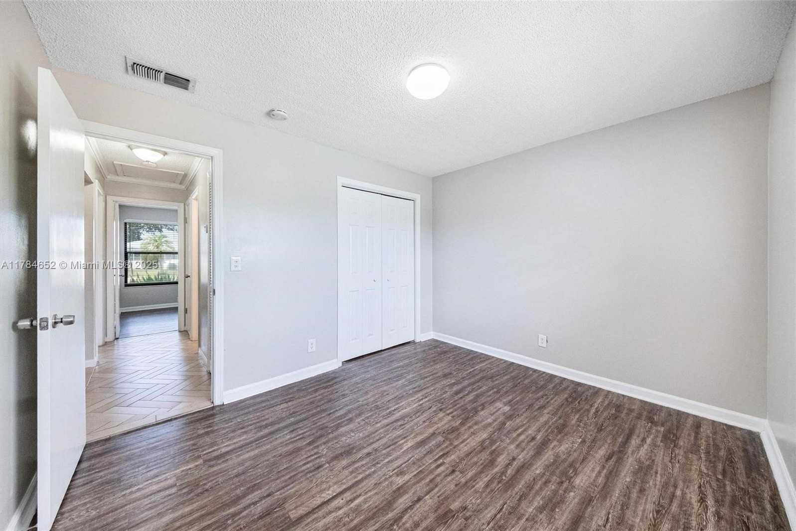 Small Image of 19476 CAROLINA CIR, Boca Raton Number 30