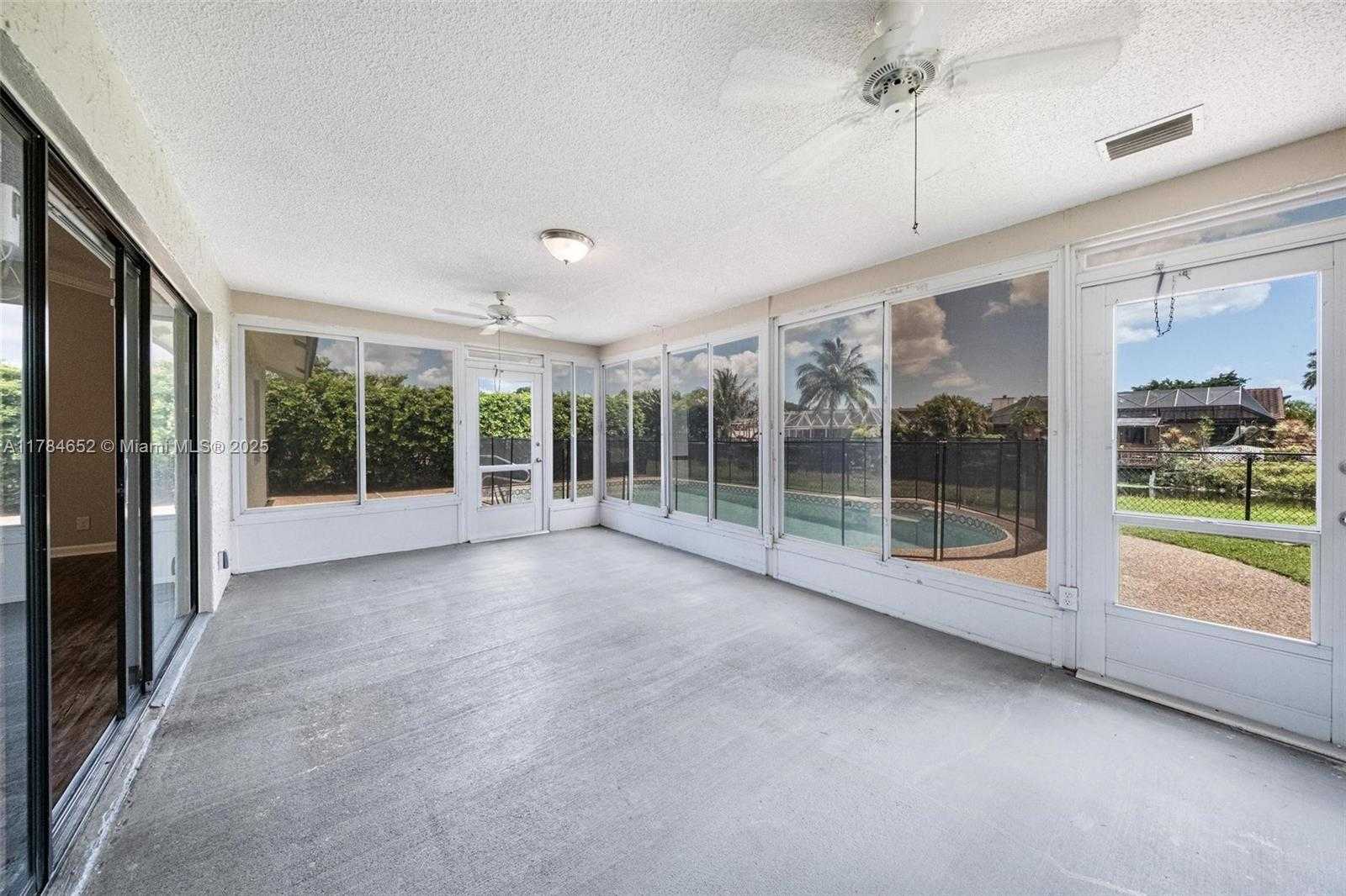 Small Image of 19476 CAROLINA CIR, Boca Raton Number 36