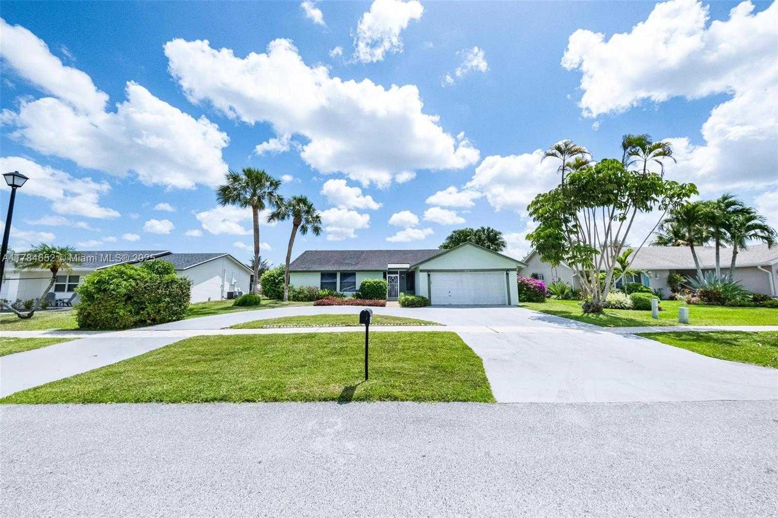 Small Image of 19476 CAROLINA CIR, Boca Raton Number 4