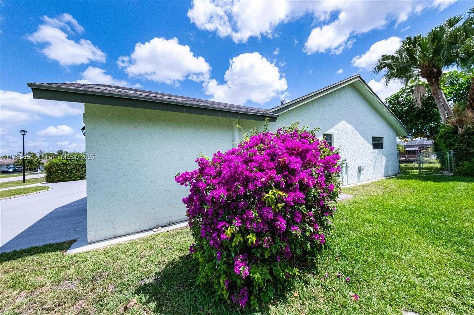 Small Image of 19476 CAROLINA CIR, Boca Raton Number 40