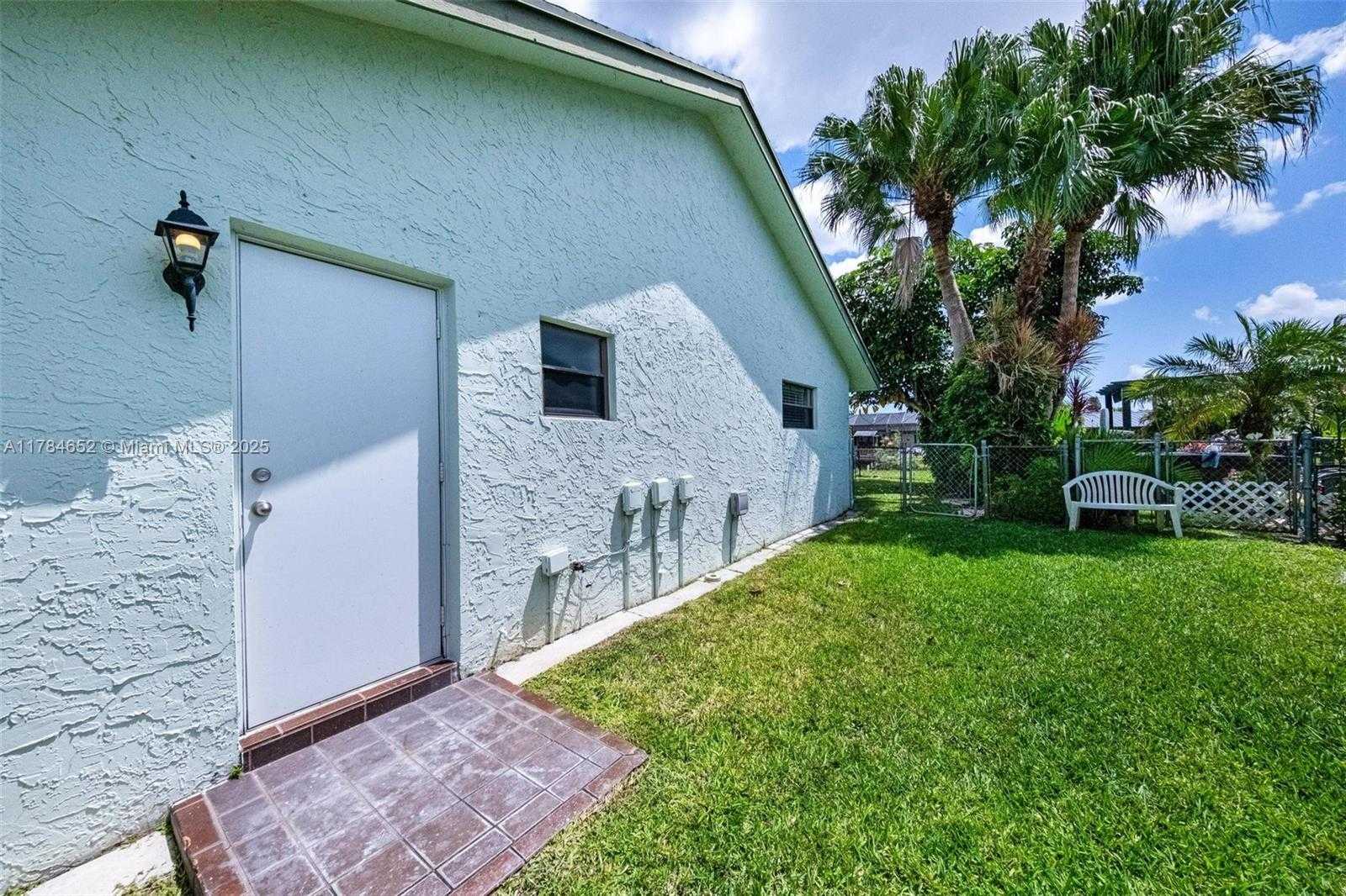Small Image of 19476 CAROLINA CIR, Boca Raton Number 42