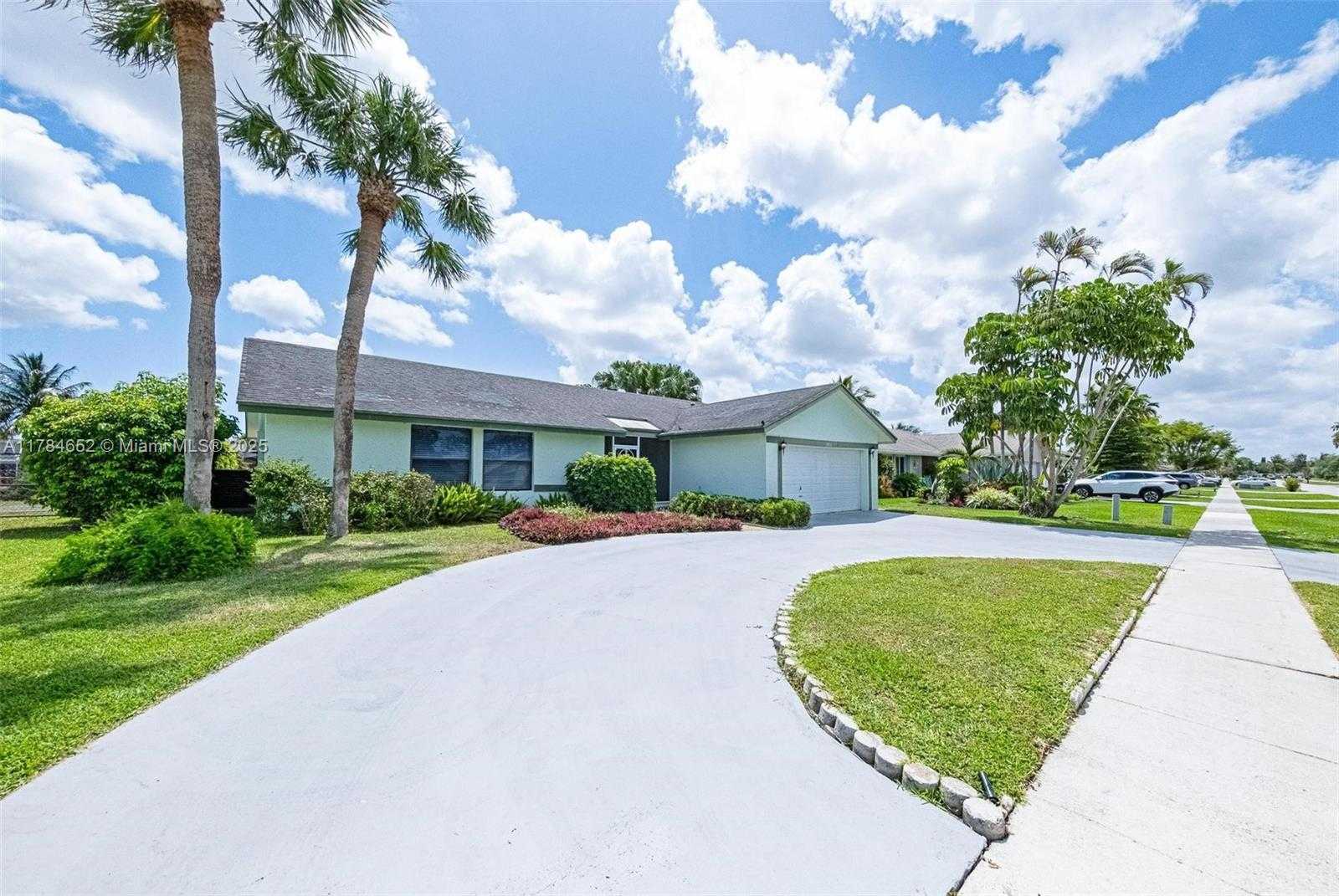 Small Image of 19476 CAROLINA CIR, Boca Raton Number 6