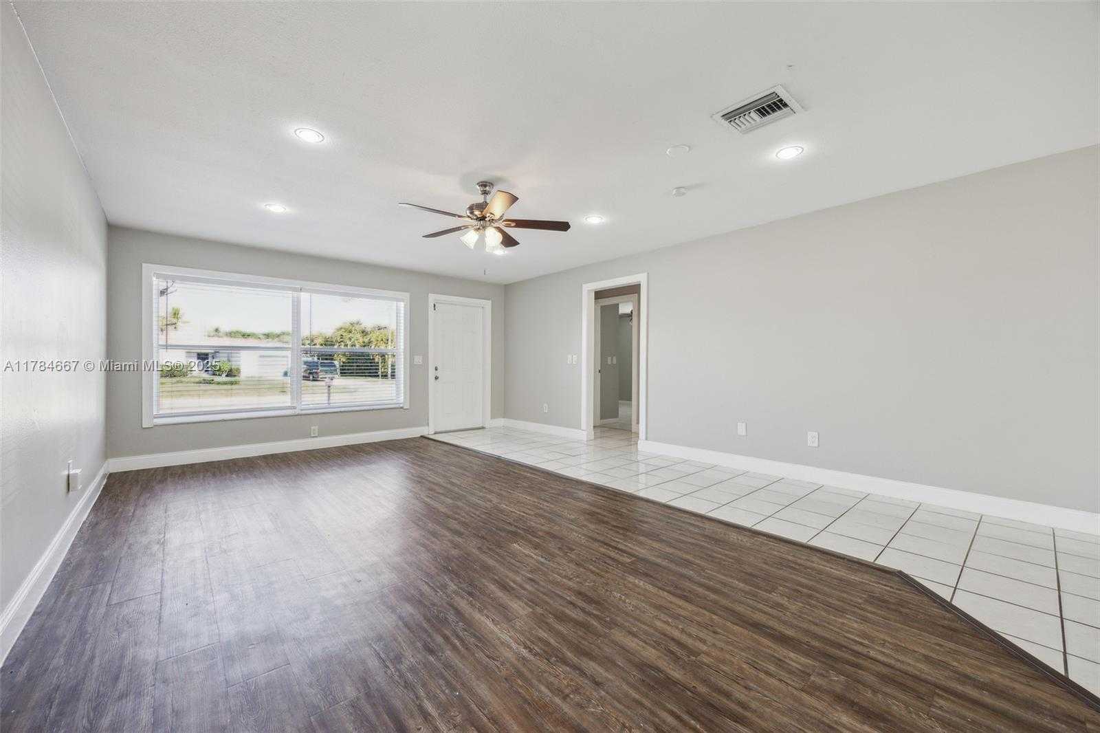 Small Image of 22188 SOUTH WEST 59TH AVE, Boca Raton Number 2