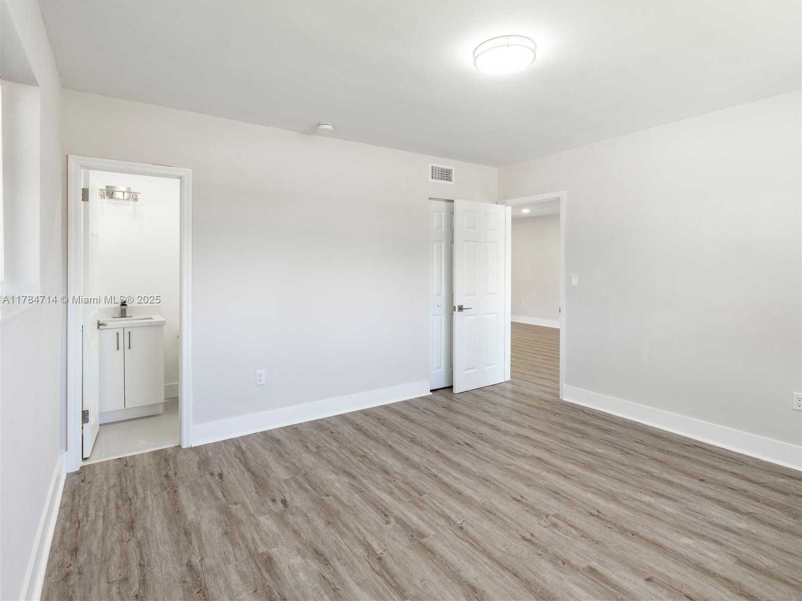 Small Image of 5397 WEST 14TH CT, Hialeah Number 27
