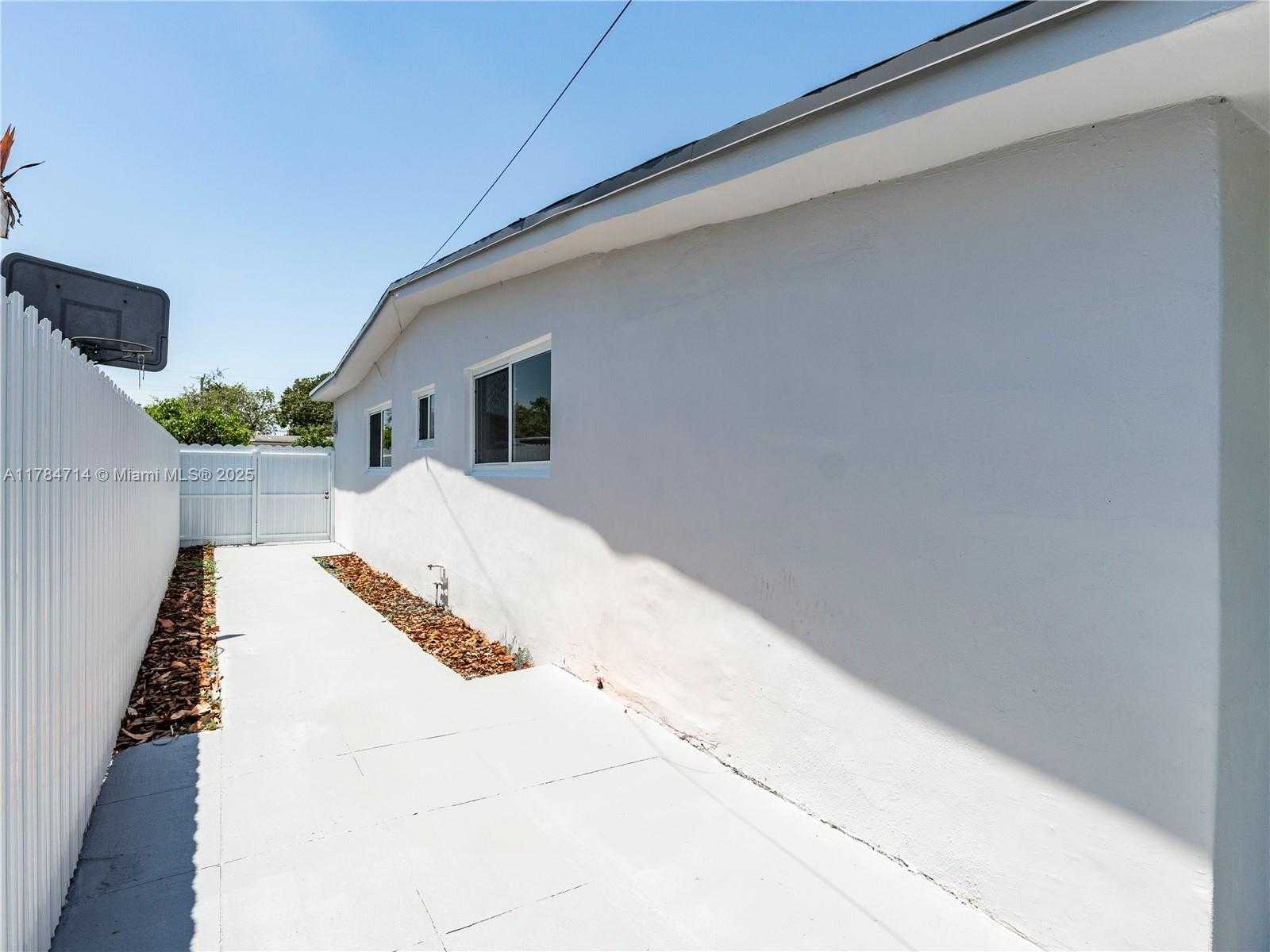 Small Image of 5397 WEST 14TH CT, Hialeah Number 29