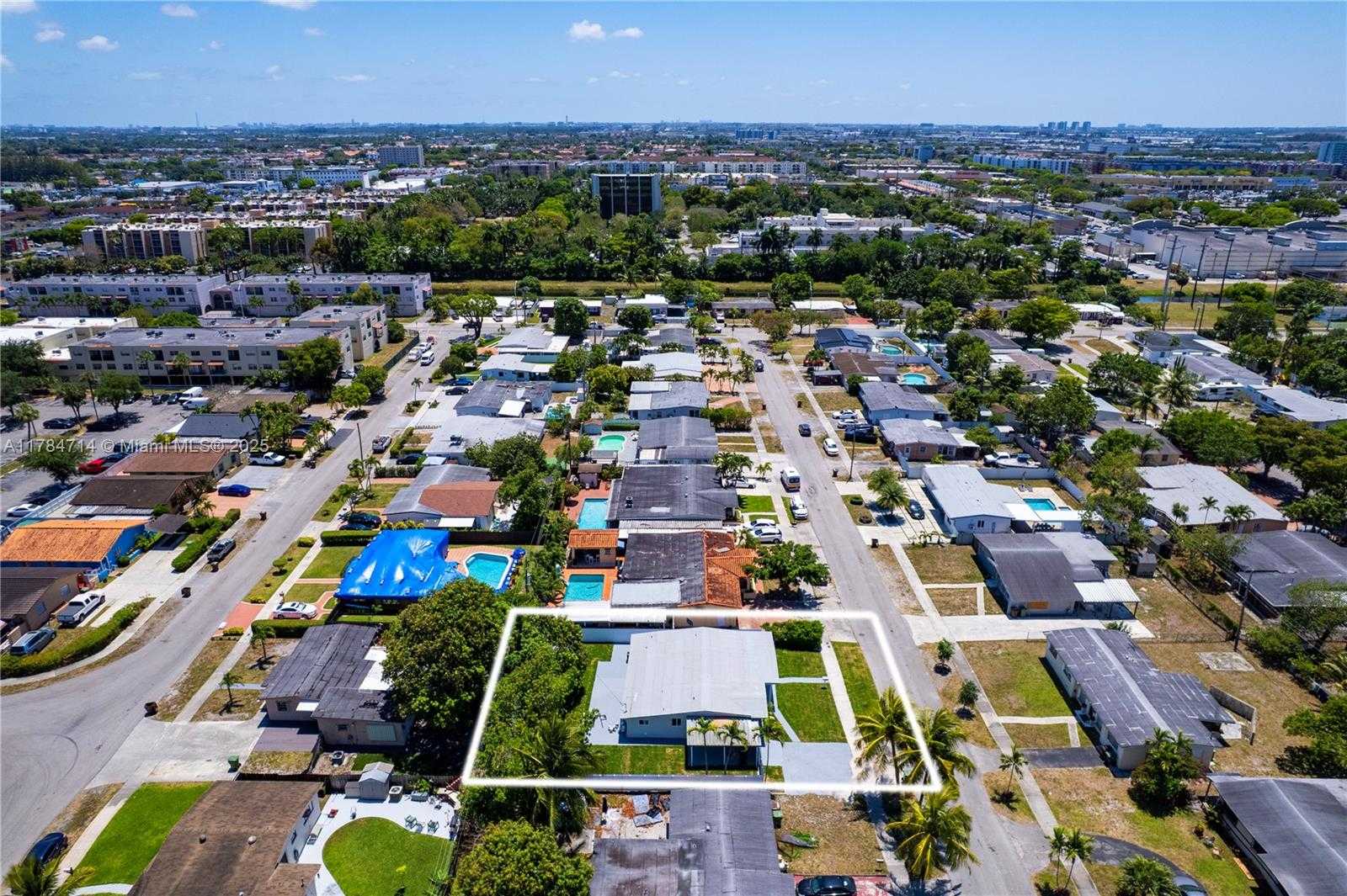 Small Image of 5397 WEST 14TH CT, Hialeah Number 4