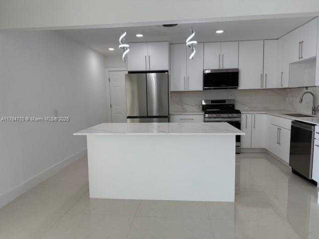 Small Image of 411 SOUTH EAST 6TH AVE, Pompano Beach Number 34