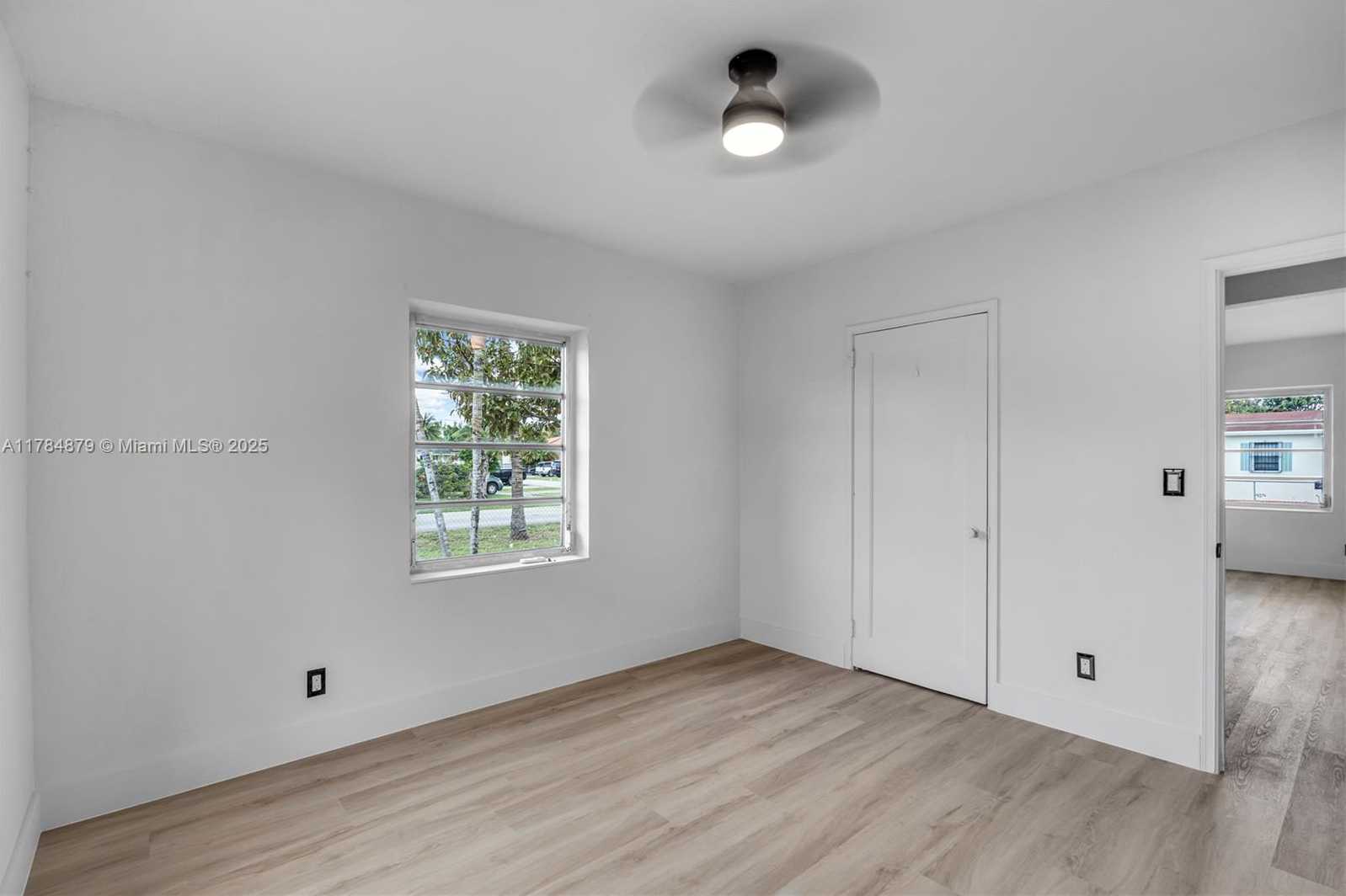 Small Image of 301 EAST 35TH ST, Hialeah Number 11