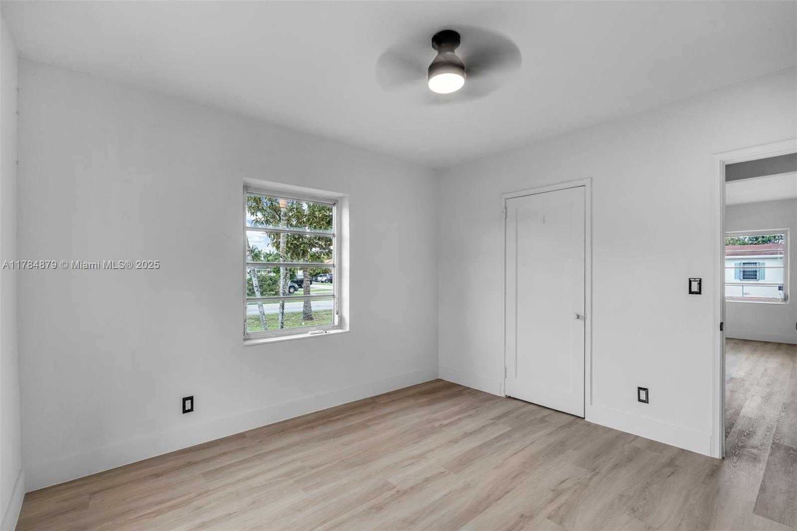 Small Image of 301 EAST 35TH ST, Hialeah Number 12