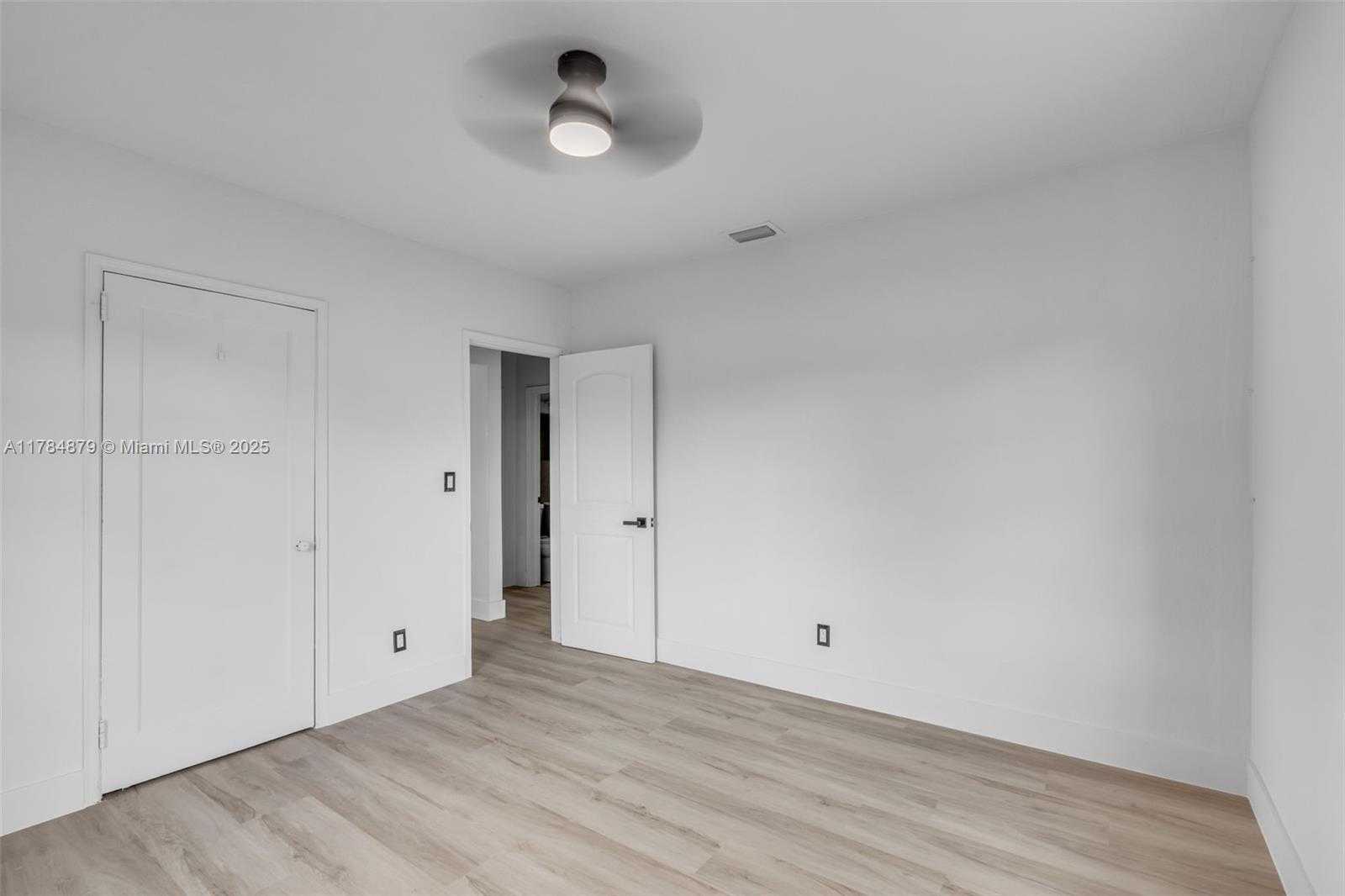 Small Image of 301 EAST 35TH ST, Hialeah Number 13
