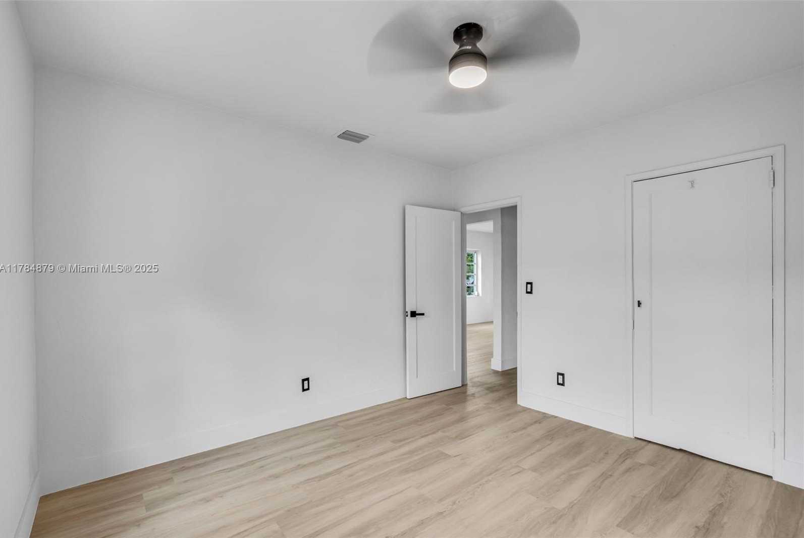 Small Image of 301 EAST 35TH ST, Hialeah Number 17