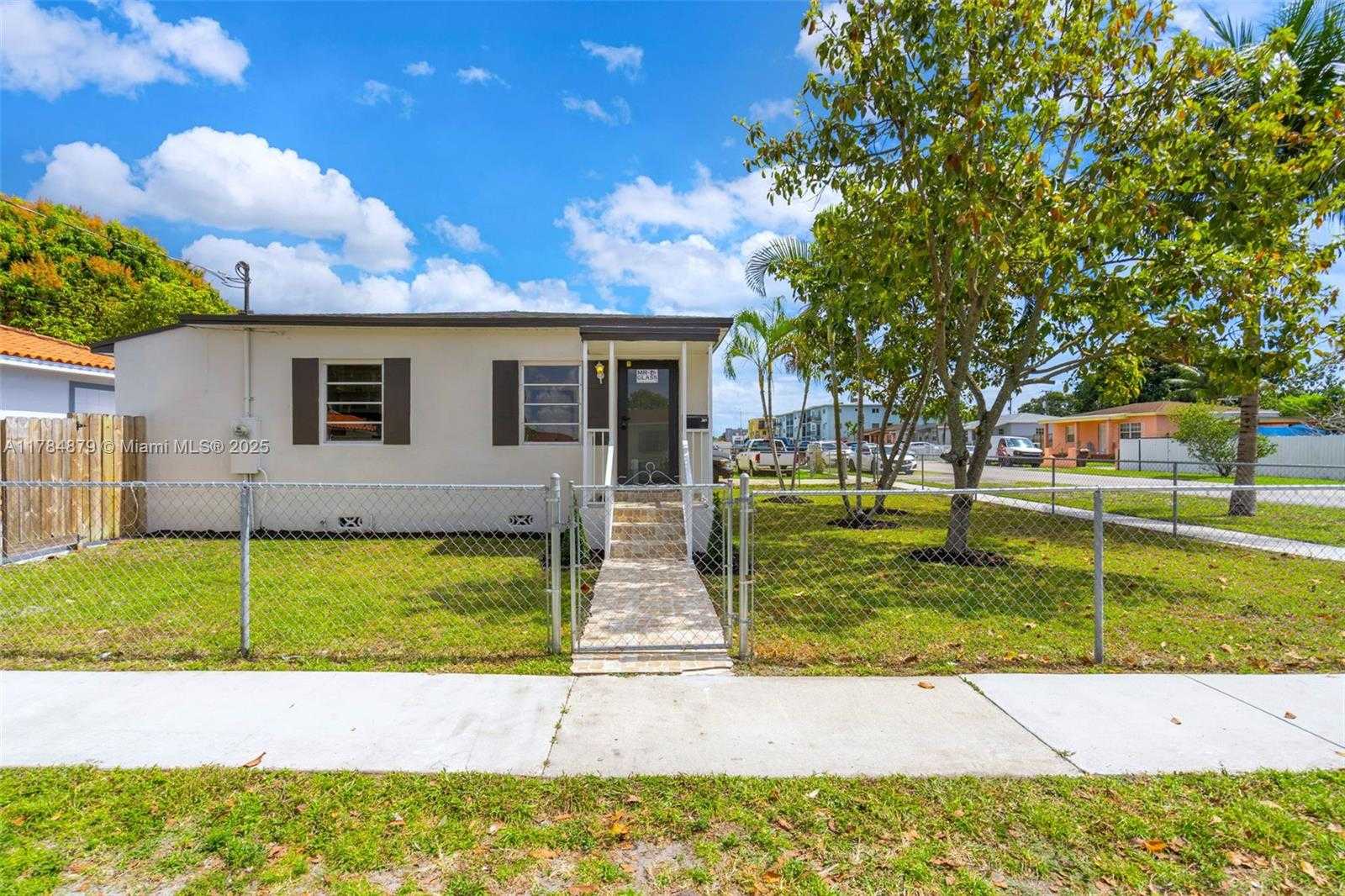 Small Image of 301 EAST 35TH ST, Hialeah Number 2