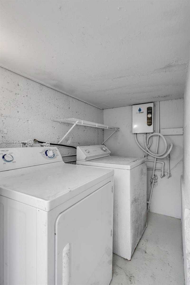 Small Image of 301 EAST 35TH ST, Hialeah Number 21