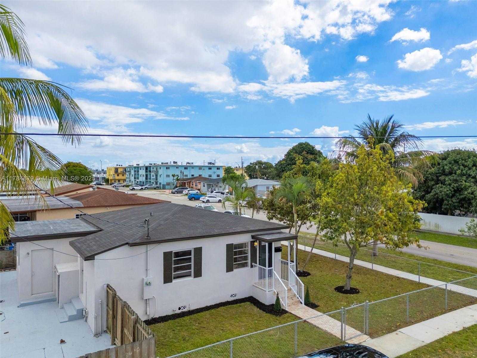Small Image of 301 EAST 35TH ST, Hialeah Number 23