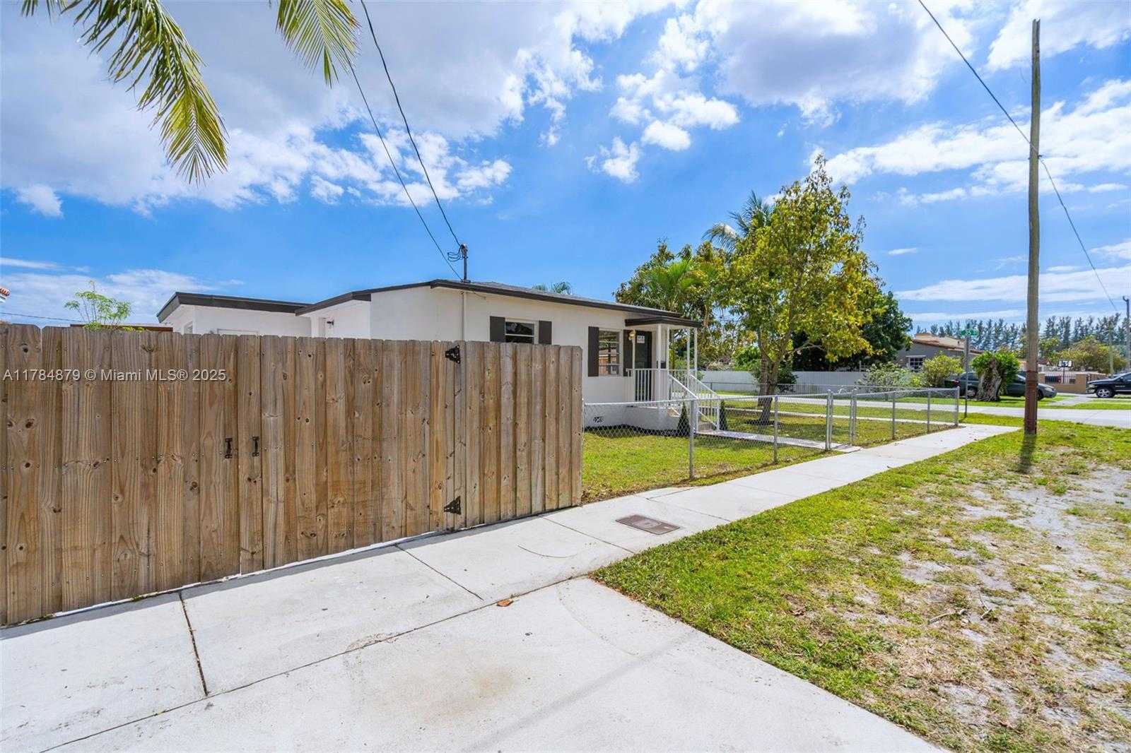 Small Image of 301 EAST 35TH ST, Hialeah Number 24