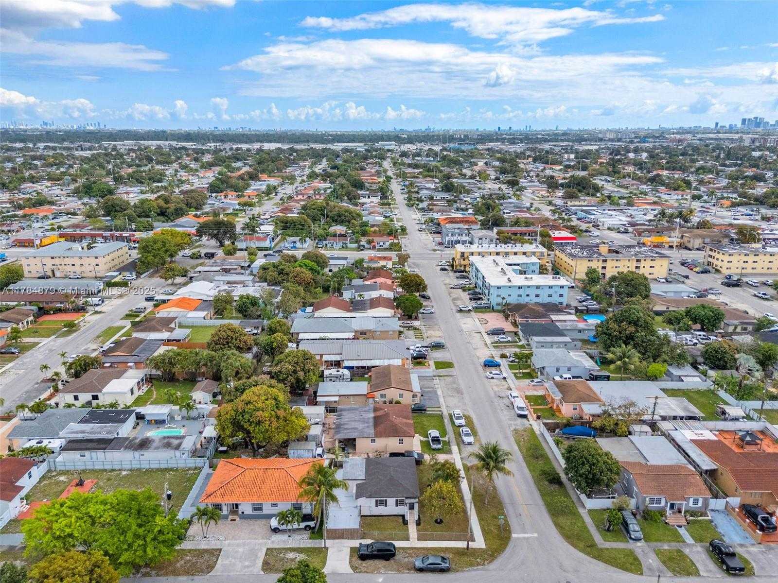 Small Image of 301 EAST 35TH ST, Hialeah Number 27