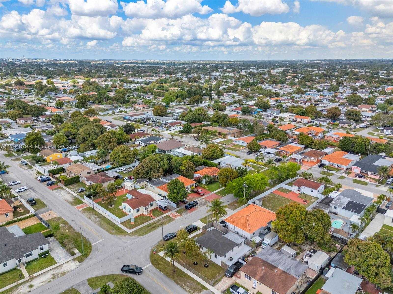 Small Image of 301 EAST 35TH ST, Hialeah Number 31
