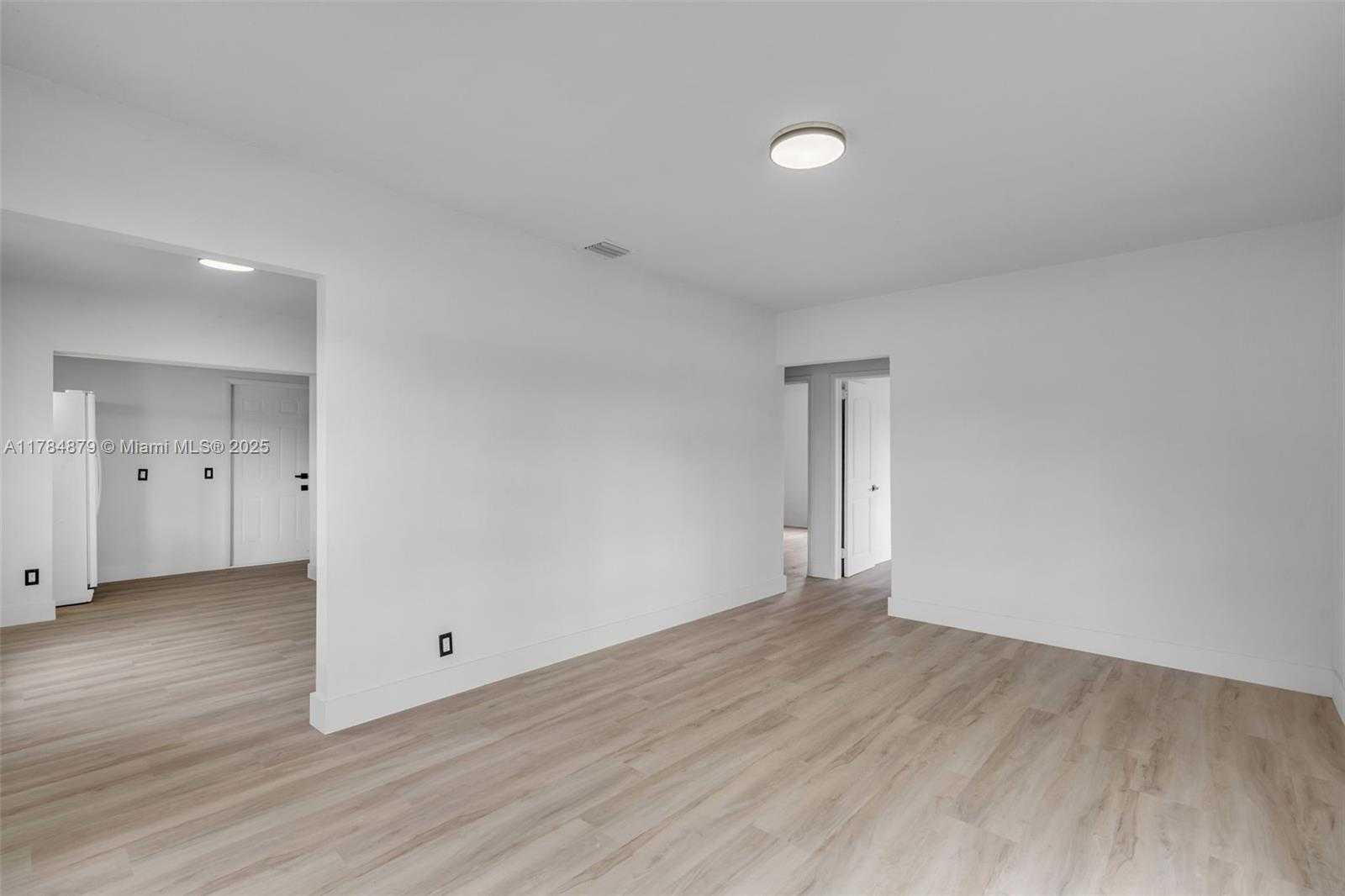Small Image of 301 EAST 35TH ST, Hialeah Number 4