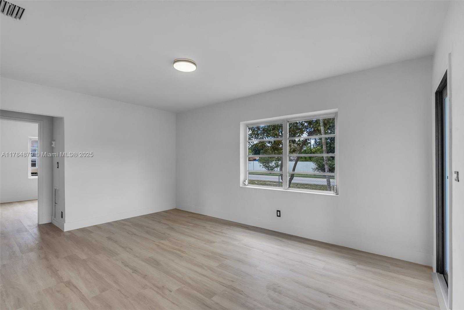 Small Image of 301 EAST 35TH ST, Hialeah Number 5