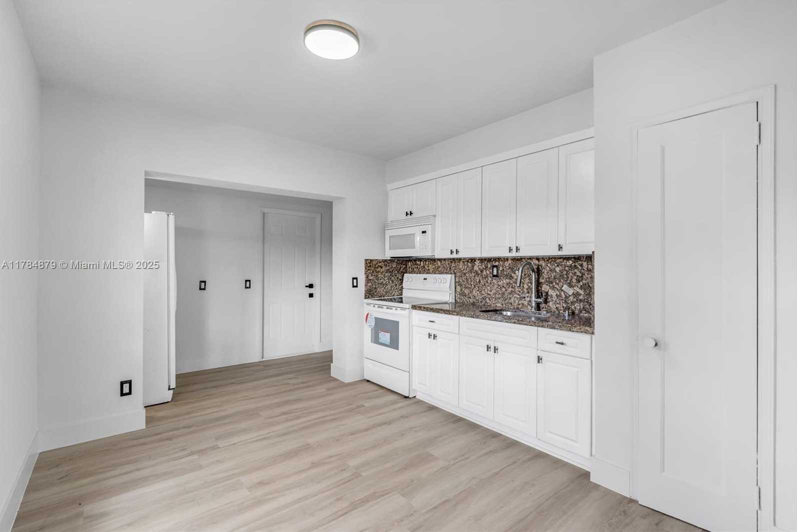 Small Image of 301 EAST 35TH ST, Hialeah Number 7