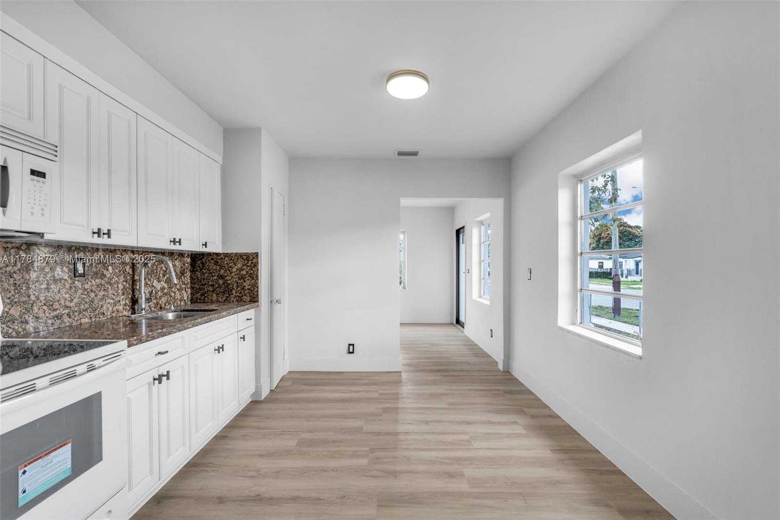 Small Image of 301 EAST 35TH ST, Hialeah Number 8