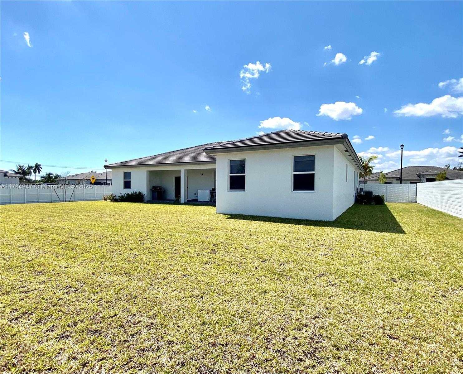 Small Image of 16715 SOUTH WEST 292ND TER, Homestead Number 39