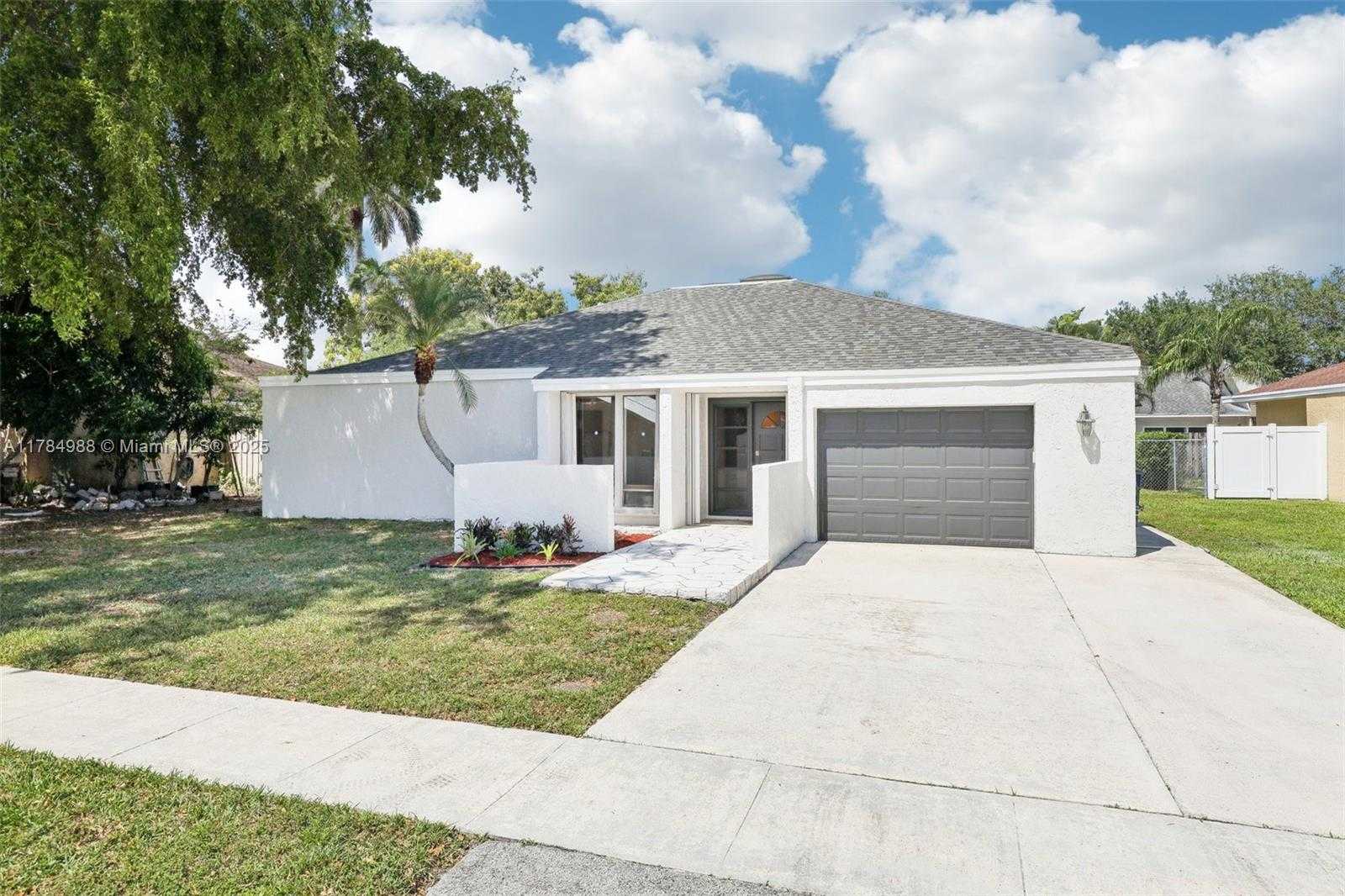 Small Image of 4967 SOUTH WEST 94TH TER, Cooper City Number 2