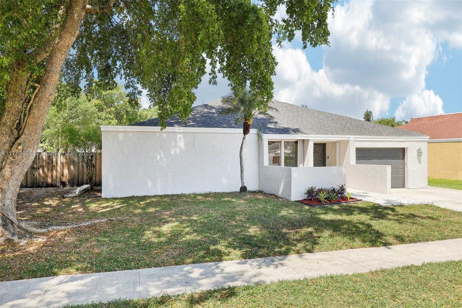 Small Image of 4967 SOUTH WEST 94TH TER, Cooper City Number 3