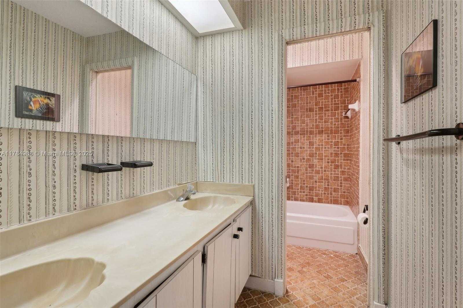 Small Image of 4967 SOUTH WEST 94TH TER, Cooper City Number 31