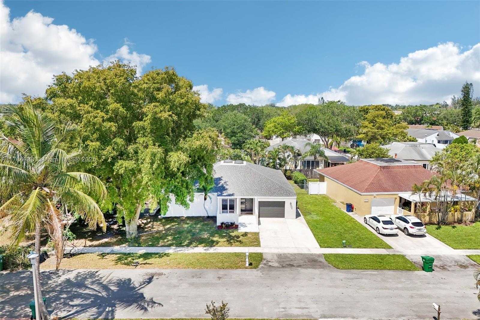 Small Image of 4967 SOUTH WEST 94TH TER, Cooper City Number 47