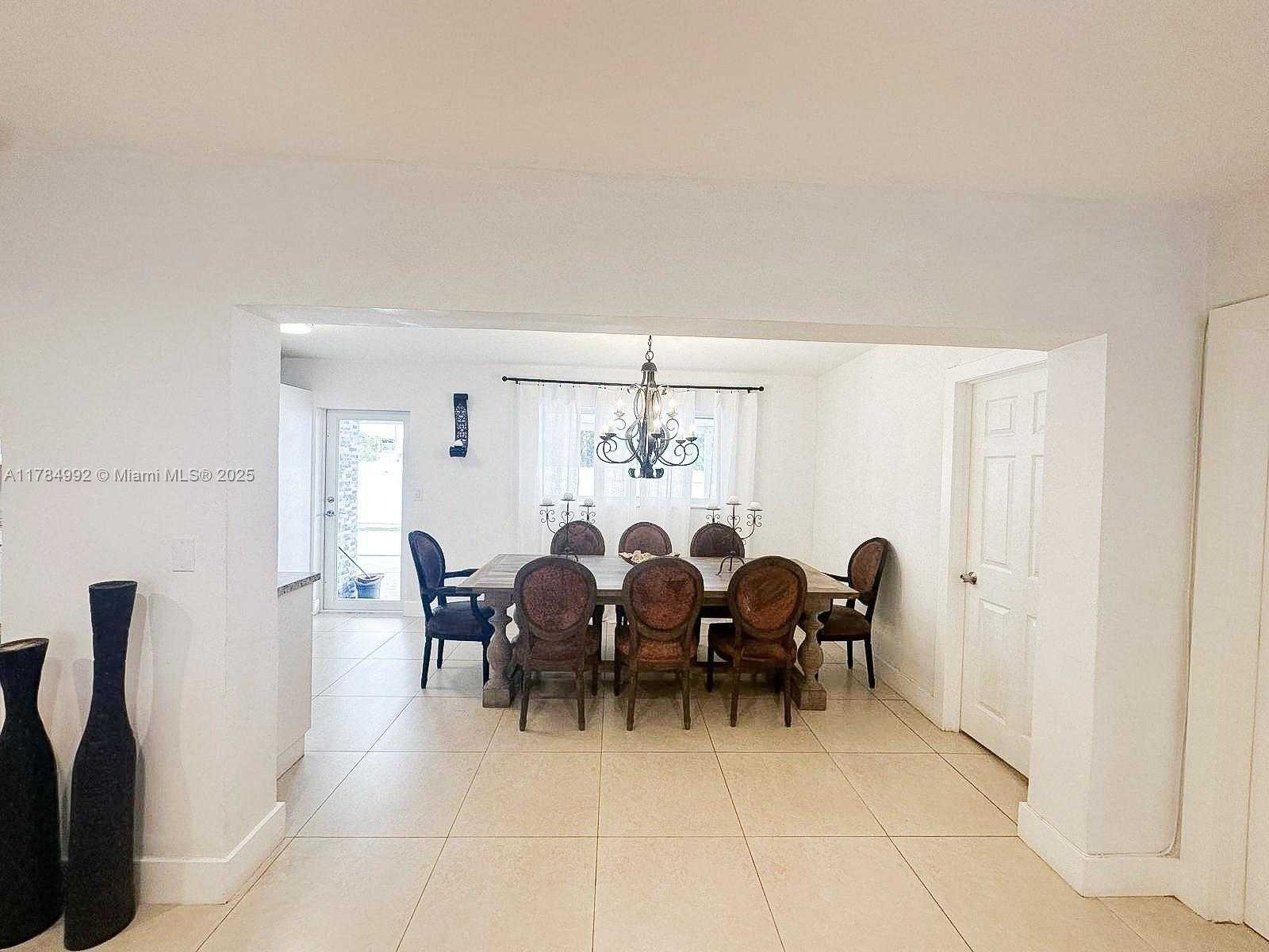 Small Image of 410 WEST 30TH PL, Hialeah Number 11