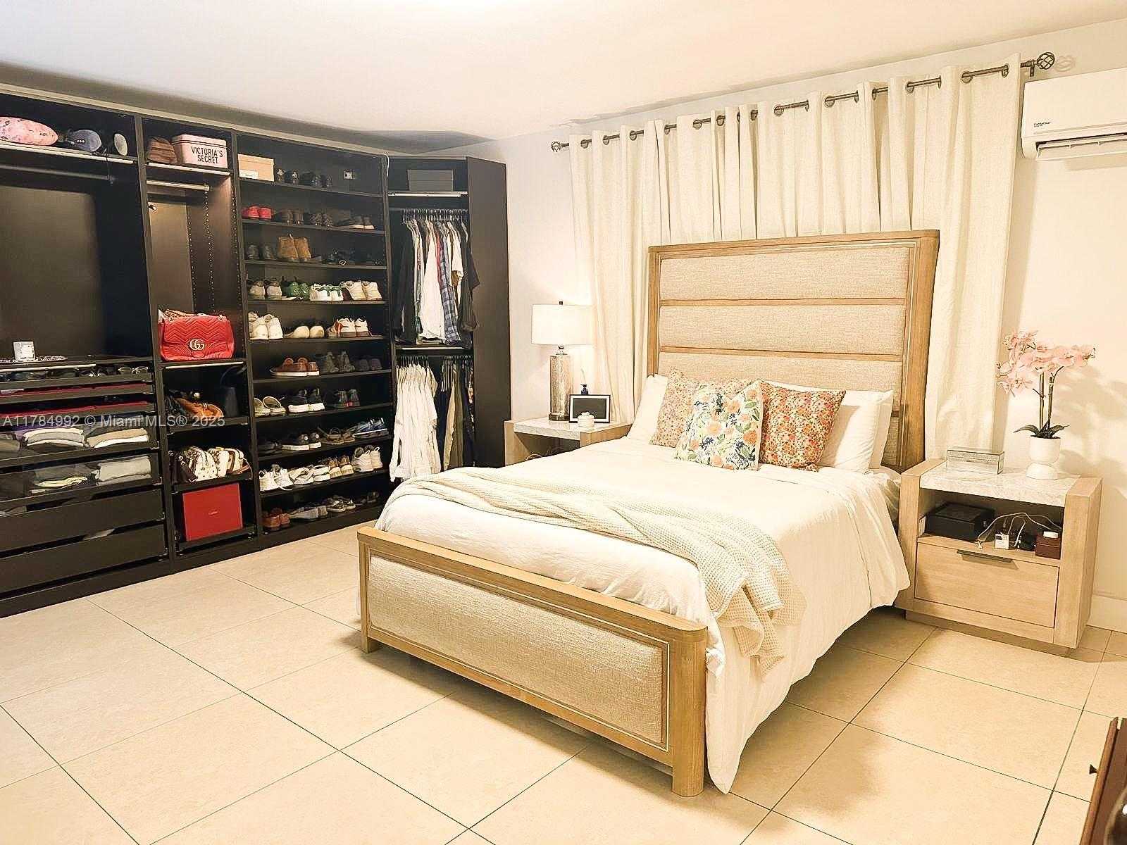 Small Image of 410 WEST 30TH PL, Hialeah Number 12