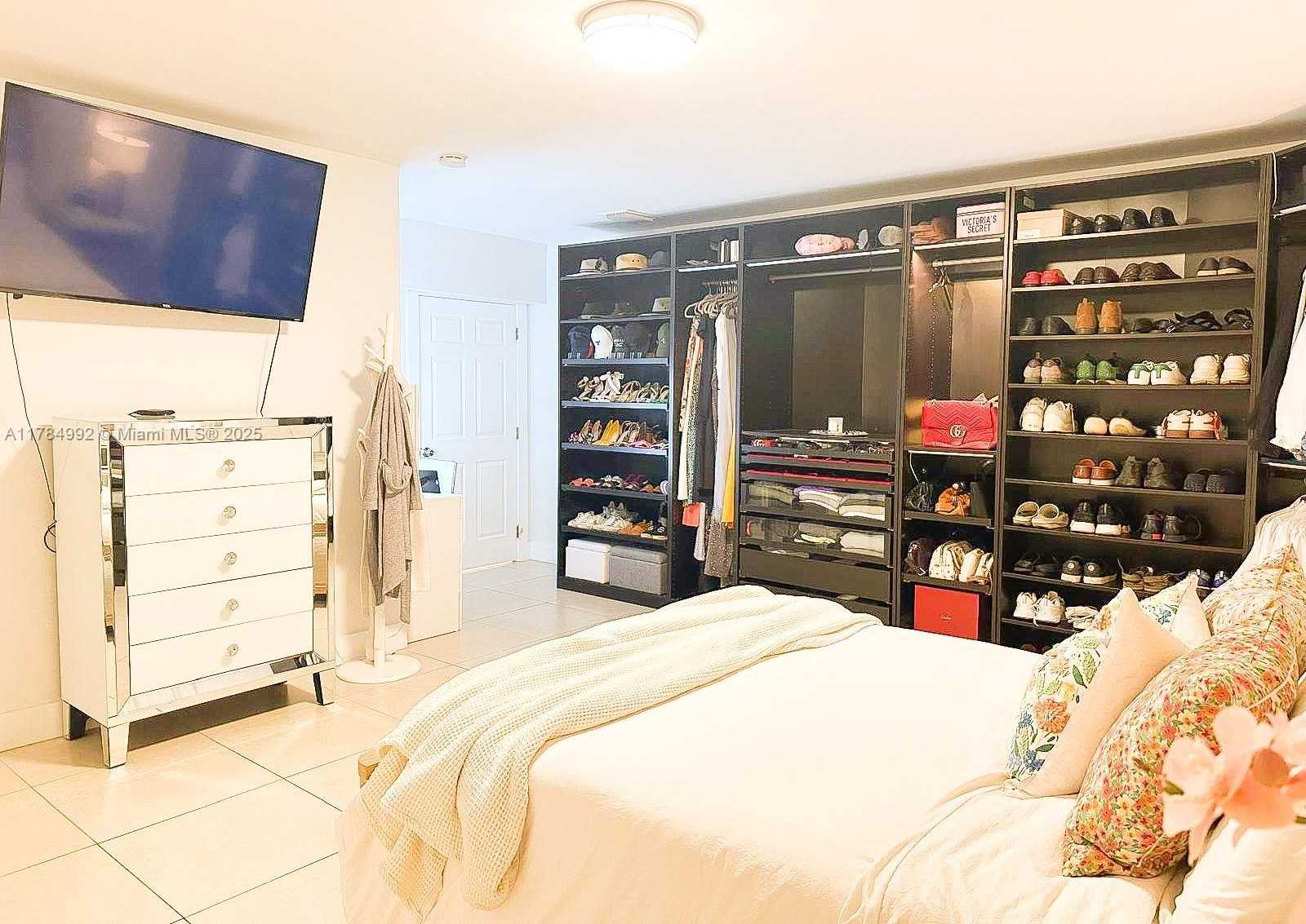 Small Image of 410 WEST 30TH PL, Hialeah Number 13